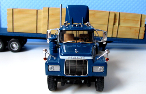 Mack truck mit - auflieger, 1:43